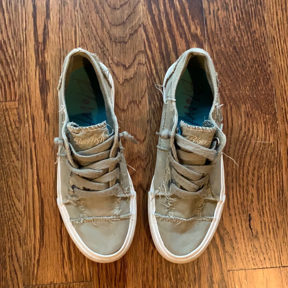 Girls army green sneakers